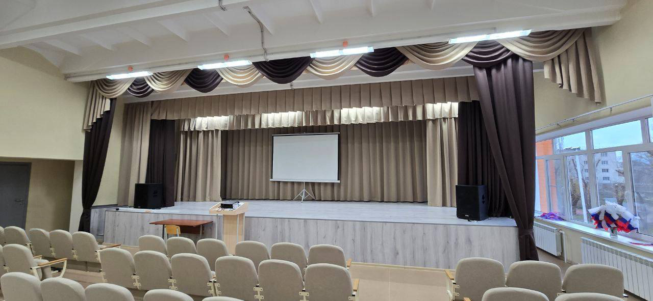 Одежда сцены для актового зала