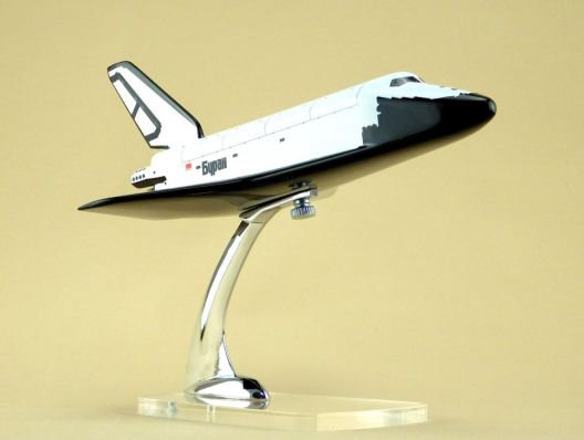 Модель космического корабля Буран (М1:144)