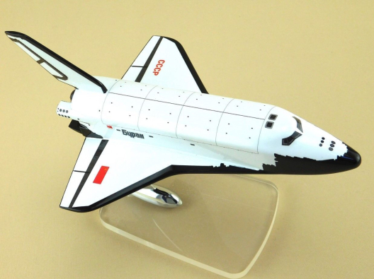 Модель космического корабля Буран (М1:144)